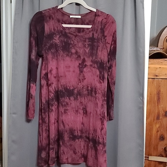 Newbury Kustom Tops - Newbury Kustom tie dyed tunic size M